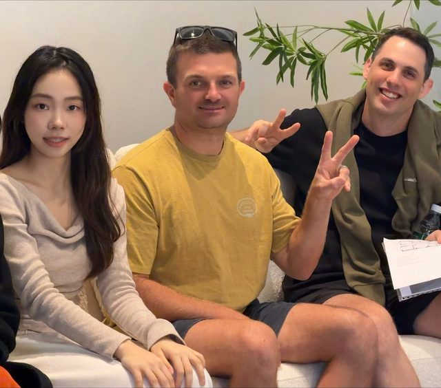 Shirley Chou sitting with two clients during a supplier meeting in a Foshan showroom